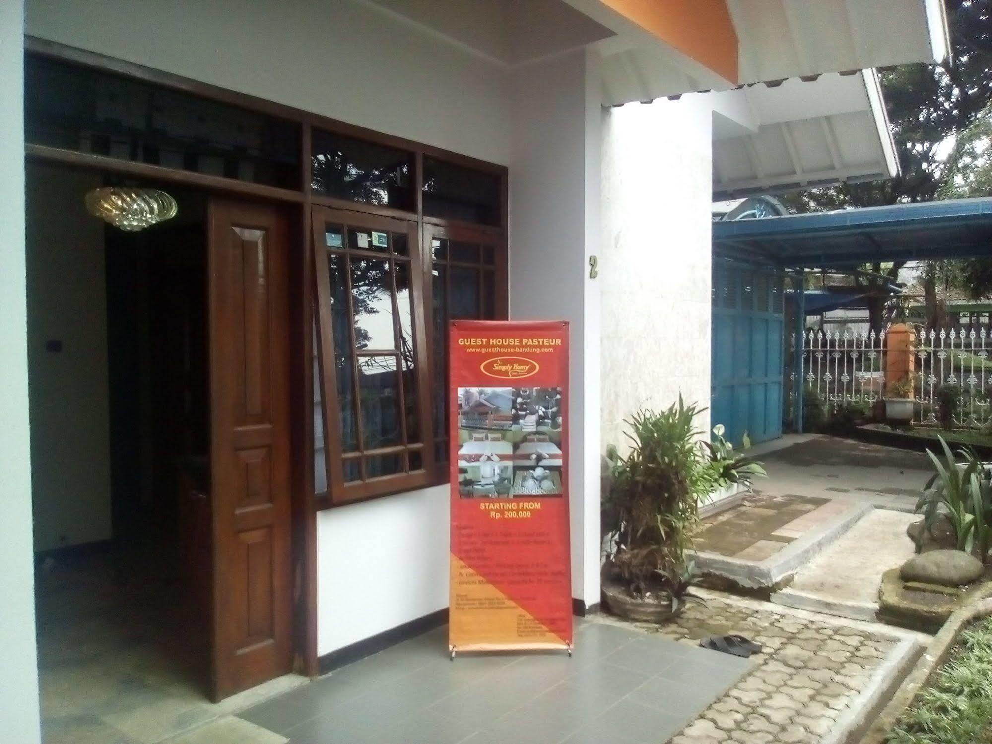 Wisma tamu Simply Homy Pasteur 2*