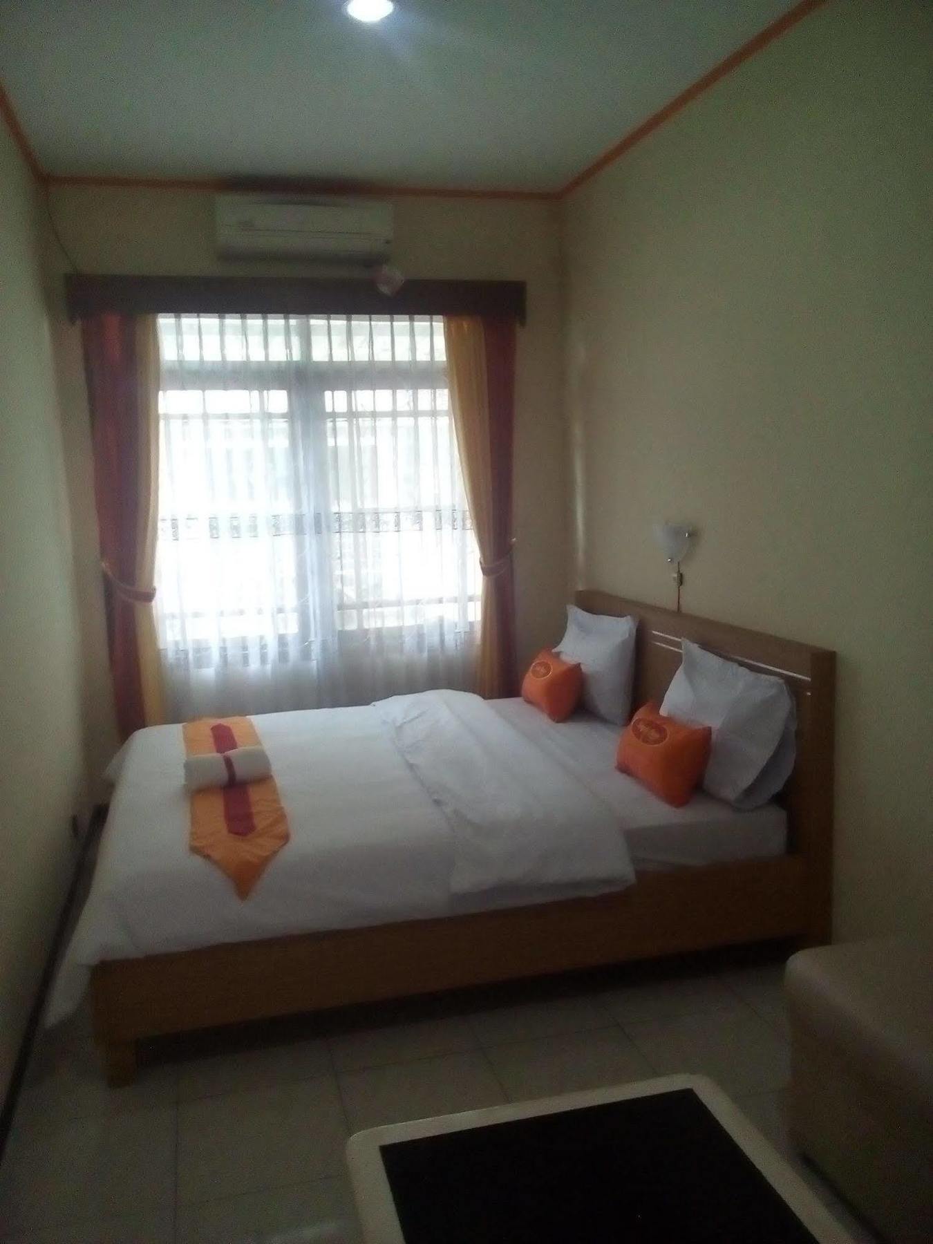 Wisma tamu Simply Homy Pasteur 2*